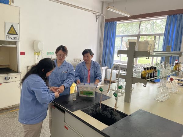 化驗(yàn)室玻璃器具破損人身意外傷害事故應(yīng)急預(yù)案演練.jpg