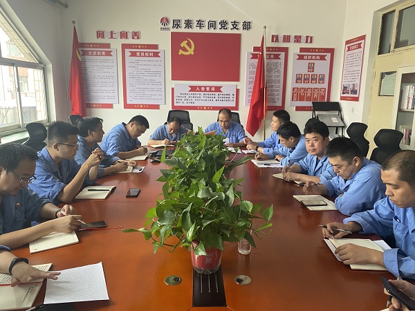 9月11日，公司總工程師馬軍忙參加尿素車(chē)間三季度組織生活會(huì).jpg