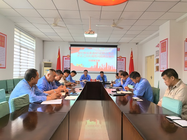 5月20日，行政保衛(wèi)部學(xué)習(xí)“一月一警示”2.jpg