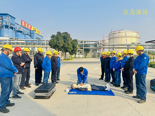11月8日下午，應(yīng)急救援隊張伯倫為職工進行心肺復(fù)蘇操作技能培訓(xùn).jpg